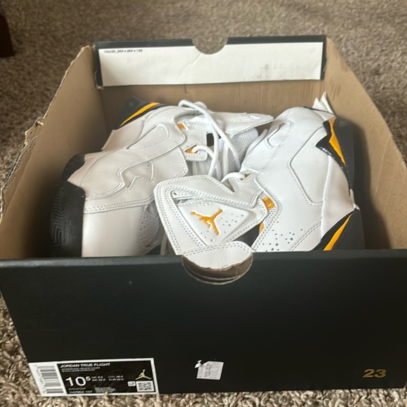 Jordan True Flights - Picture 1 of 7